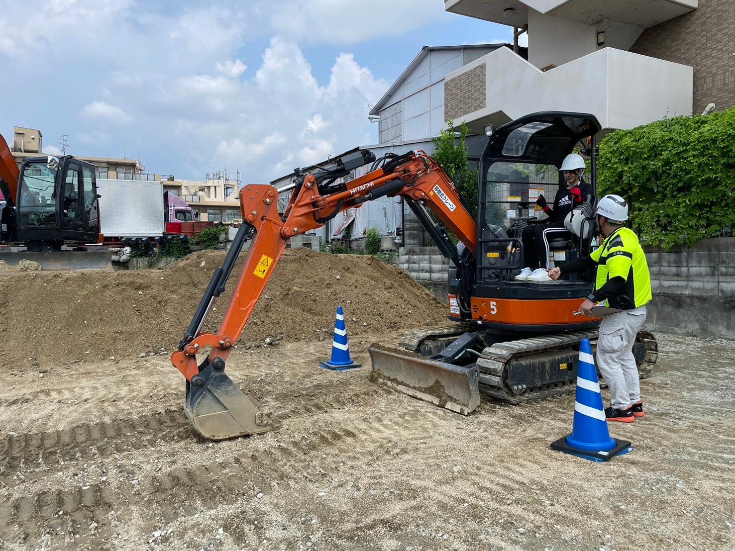 8月4・5日に小型車両系建設機械の運転の業務に係る特別教育を実施しました！